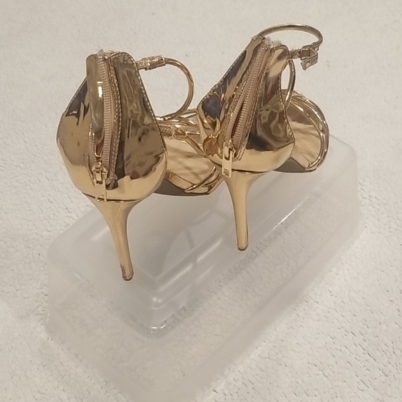 Heels - Picture 3 of 3